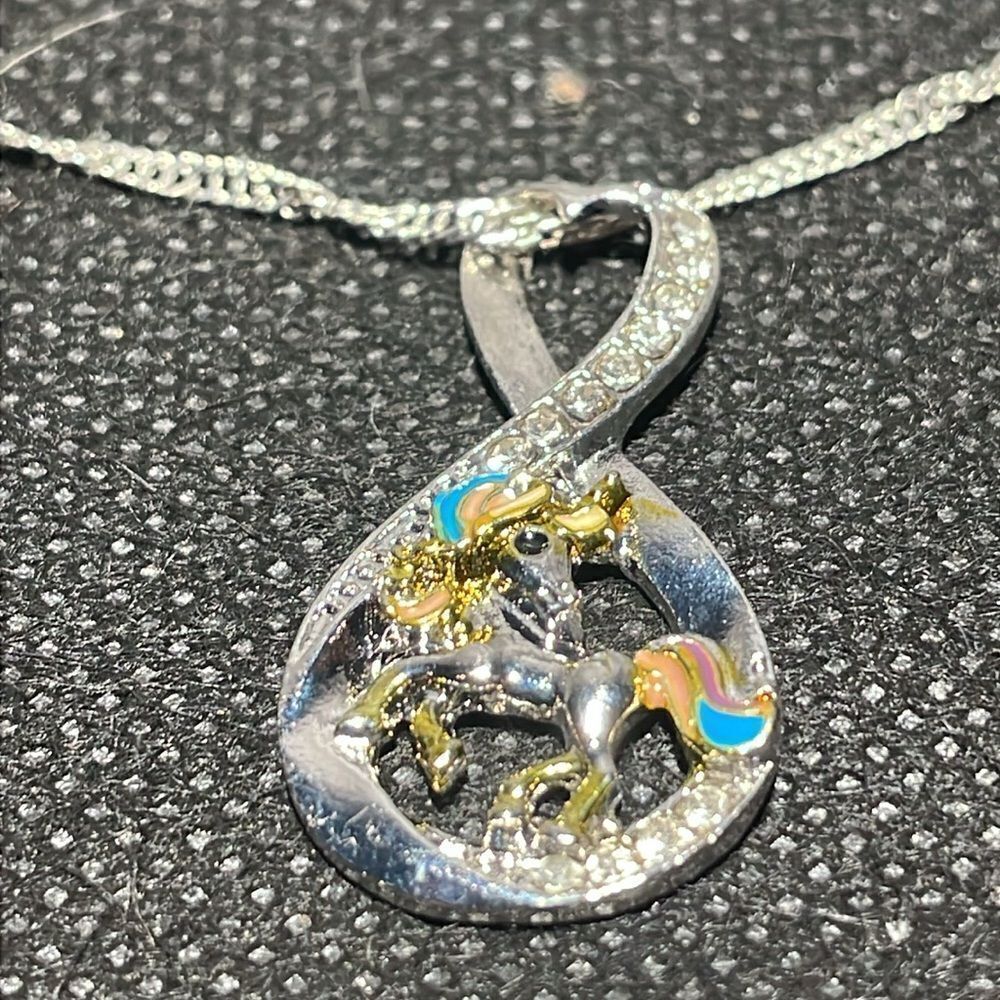 Unicorn pendent necklace - Picture 8 of 9